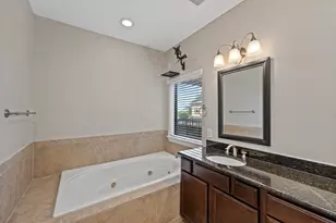 2045 W 14th 1/2 St, Houston, TX 77008 - Photo 23