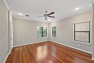 2045 W 14th 1/2 St, Houston, TX 77008 - Photo 25