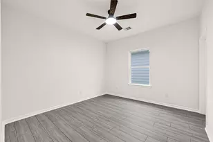 8628 Scott St, Houston, TX 77051 - Photo 19