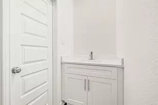 8628 Scott St, Houston, TX 77051 - Photo 9