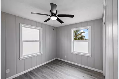 21 Edgewater Street, Hitchcock, TX 77563 - Photo 23