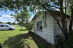 619 N Dunbar St, Electra, TX 76360 - Photo 9