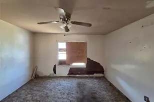 619 N Dunbar St, Electra, TX 76360 - Photo 5