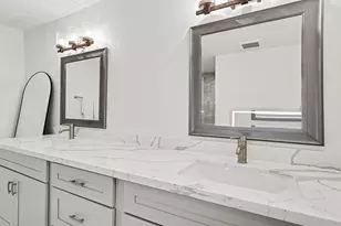 10718 Longmont Dr, Houston, TX 77042 - Photo 19