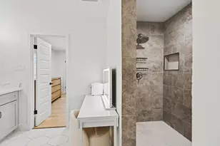 10718 Longmont Dr, Houston, TX 77042 - Photo 21