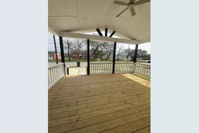 1008 Gonzales St, Cuero, TX 77954 - Photo 3