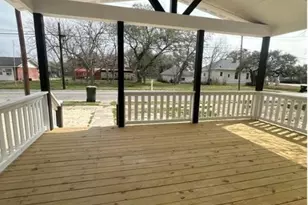 1008 Gonzales St, Cuero, TX 77954 - Photo 3