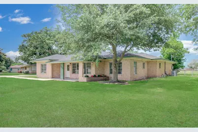 709 S McCarty Avenue, Eagle Lake, TX 77434 - Photo 7