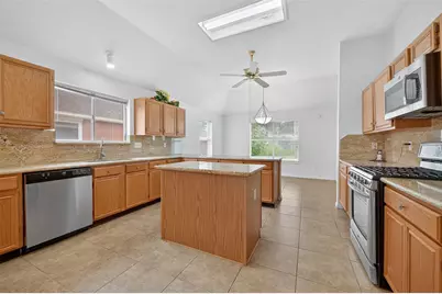 914 W Peach Hollow Circle, Pearland, TX 77584 - Photo 17