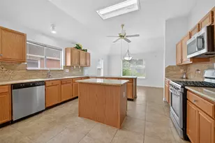 914 W Peach Hollow Cir, Pearland, TX 77584 - Photo 17