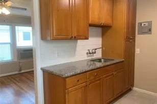 307 Avondale St, Houston, TX 77006 - Photo 11