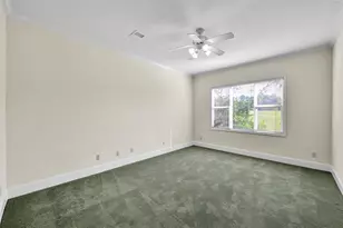 28 Waters Edge St, Conroe, TX 77356 - Photo 11