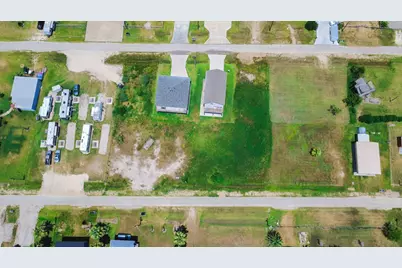 117 N Mae Circle, Crystal Beach, TX 77650 - Photo 5