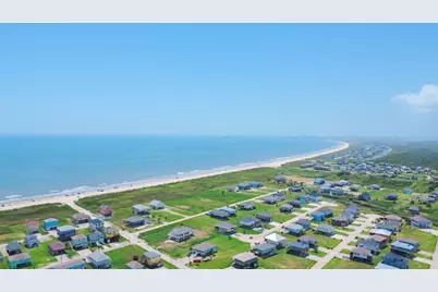 117 N Mae Circle, Crystal Beach, TX 77650 - Photo 3