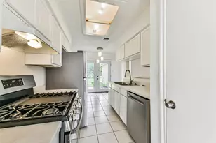 12203 Cape Hyannis Dr, Houston, TX 77048 - Photo 5