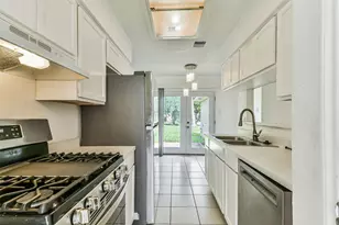 12203 Cape Hyannis Dr, Houston, TX 77048 - Photo 3