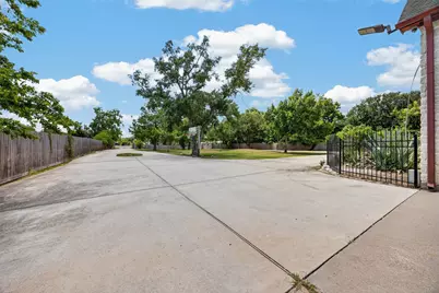 8618 Highway 6, Hitchcock, TX 77563 - Photo 7
