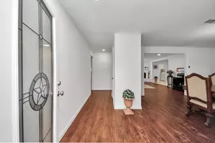 5823 McKnight St, Houston, TX 77035 - Photo 5