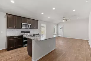 8303 Amaryllis Ct, Rosharon, TX 77583 - Photo 5