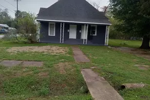 690 Avenue E, Beaumont, TX 77701 - Photo 1