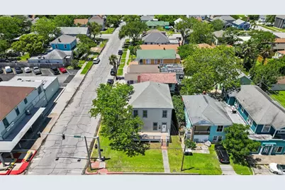 1625 39th Street, Galveston, TX 77550 - Photo 1