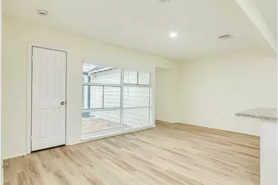 408 Gardenia Street, Lake Jackson, TX 77566 - Photo 7
