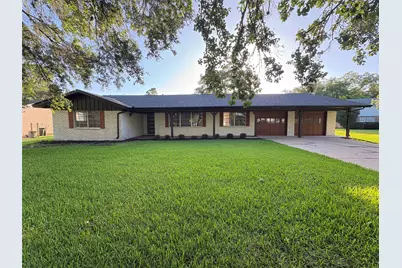 118 Clover Street, Lake Jackson, TX 77566 - Photo 1
