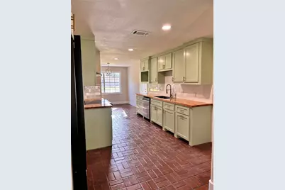 118 Clover Street, Lake Jackson, TX 77566 - Photo 11