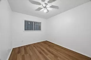2114 Mockingbird Ln, La Porte, TX 77571 - Photo 9