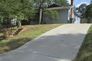 1309 14th St, Huntsville, TX 77340 - Photo 3