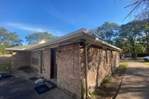 4306 Saratoga Dr, Houston, TX 77088 - Photo 9