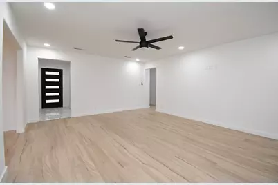 9519 Fairdale Lane, Houston, TX 77063 - Photo 9