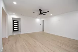 9519 Fairdale Ln, Houston, TX 77063 - Photo 9