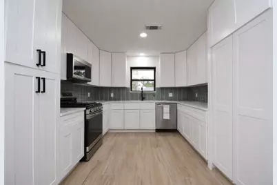 9519 Fairdale Lane, Houston, TX 77063 - Photo 11