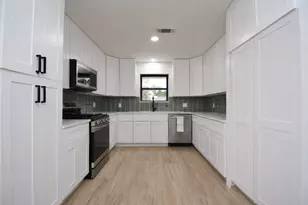 9519 Fairdale Ln, Houston, TX 77063 - Photo 11