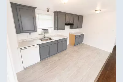 5103 Willow Glen Drive, Houston, TX 77033 - Photo 9