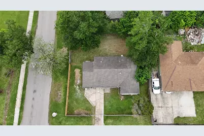 5103 Willow Glen Drive, Houston, TX 77033 - Photo 25