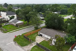 5103 Willow Glen Dr, Houston, TX 77033 - Photo 23