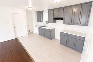 5103 Willow Glen Dr, Houston, TX 77033 - Photo 11
