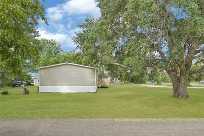 718 Main Street, Anahuac, TX 77514 - Photo 25
