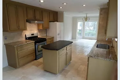 210 N Dreamweaver Circle, The Woodlands, TX 77380 - Photo 3