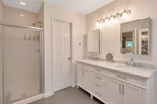 10 E Stony Bridge Cir, The Woodlands, TX 77381 - Photo 23