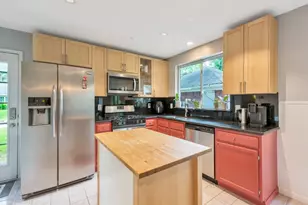 10 E Stony Bridge Cir, The Woodlands, TX 77381 - Photo 17