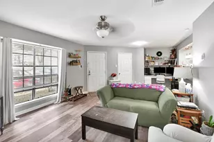 2401 Sycamore Ave, Huntsville, TX 77340 - Photo 5