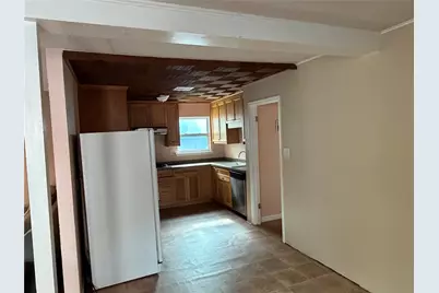 303 Magnusson Avenue, Palacios, TX 77465 - Photo 7