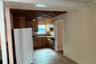 303 Magnusson Ave, Palacios, TX 77465 - Photo 7