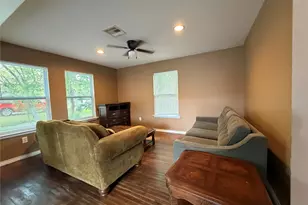 303 Magnusson Ave, Palacios, TX 77465 - Photo 5