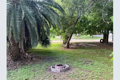 303 Magnusson Avenue, Palacios, TX 77465 - Photo 19