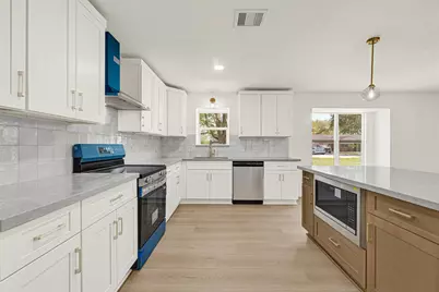 2100 Crestwood Drive, Richmond, TX 77469 - Photo 5