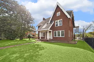 614 Avondale St, Houston, TX 77006 - Photo 11